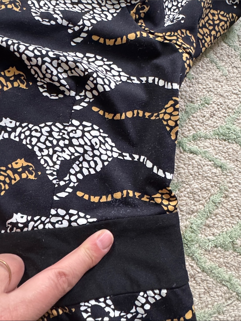 J. McLaughlin V-neck stretchy cheetah shift dress large - Picture 6 of 6